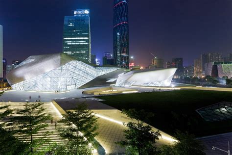 Six Hundred Meter-Long Guangzhou Opera House - En Spectakulär Arkitektonisk Skapelse och Konsertplats