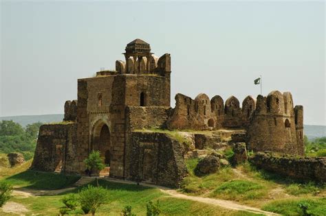  Rohtas Fort - Ett Monumentalt Historiaäventyr i Pakistans Hjärtat!